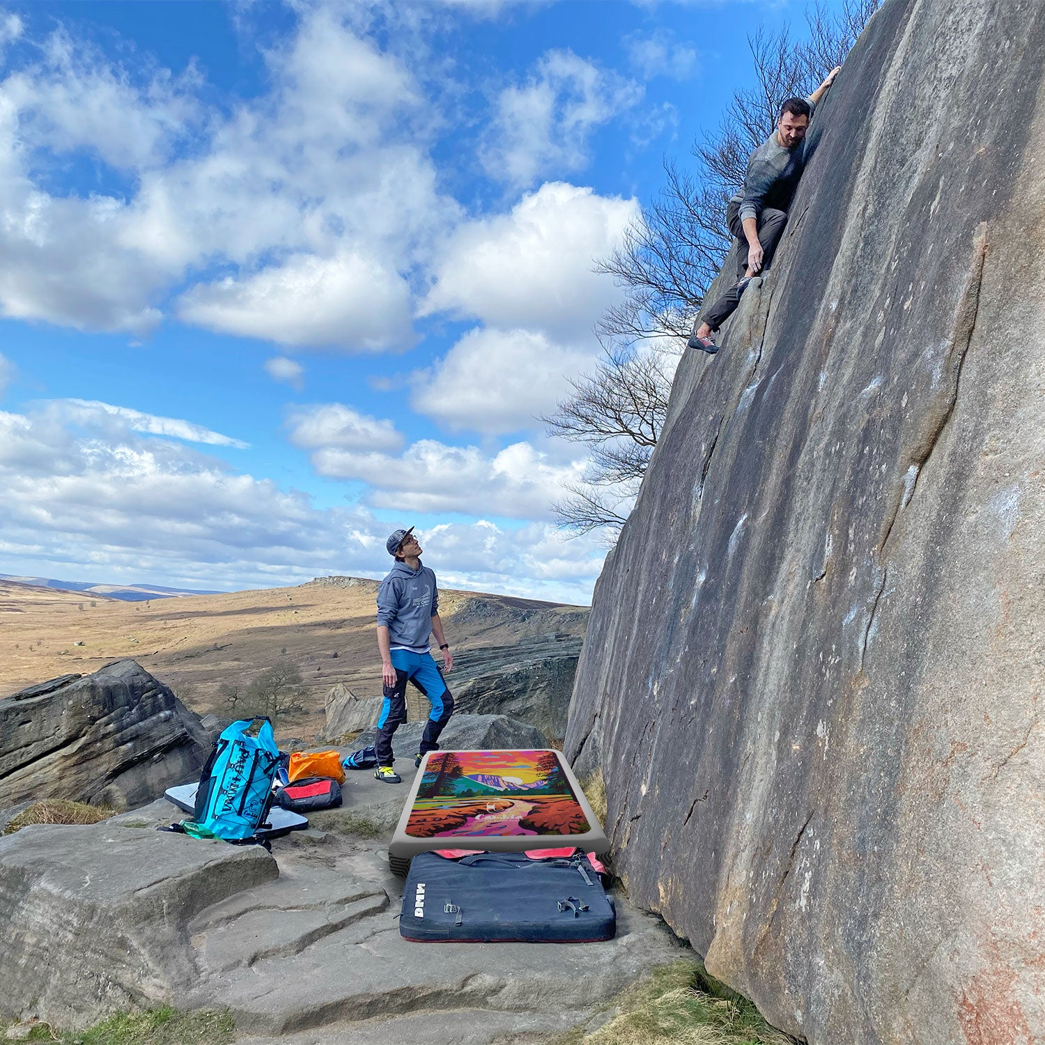 Bouldering in the peak district with the cambia AIS inflatable crash pad
